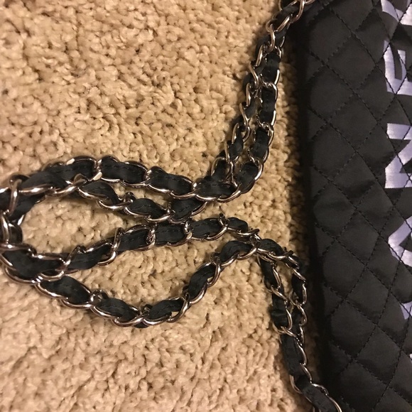 more photos! Chanel cc printed bag - Picture 5 of 7